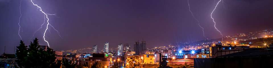 Die getriggerte Carbon-Funkenstreckentechnologie von Phoenix Contact leitet selbst mehrfach auftretende Überspannungen sicher ab – für zuverlässigen Schutz sensibler Anlagen und hohe Betriebssicherheit in Industrie, Gebäuden und Infrastruktur.