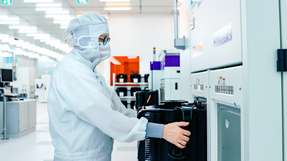 Im 300-mm-Reinraum des Fraunhofer IPMS werden modernste Halbleitertechnologien entwickelt und getestet, die die Grundlage für die Chipsysteme der nächsten Generation bilden.