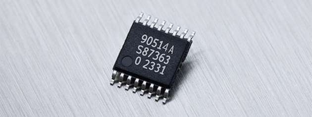 Der MLX90514 arbeitet mit einer Versorgungsspannung von 5 V und eignet sich für zahlreiche Anwendungen, in denen Dreh- und Linearbewegungen zu messen sind.