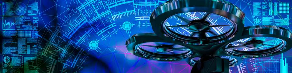 Ein passives Multi‑Sensor‑System aus Radar, Hochfrequenz‑Funk und Kamera/IR‑Technik erkennt Drohnen über KRITIS‑Geländen, liefert Telemetriedaten und führt sie zu einem 3D‑Echtzeit‑Lagebild zusammen.