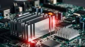 Leiterplatten-Kühlkörper für verschiedene Bauformen: von clipbaren Lösungen für TO-220/218 bis zu Profilkühlkörpern mit Lötpins für das Schwalllöten.