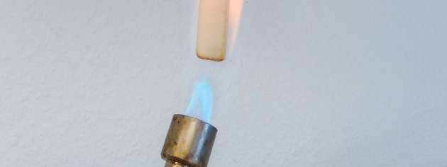 Brennbarkeitstest des neuen Biokunststoffs.