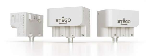 Smart Sensor Strom ESS 076 (dreiphasige Ausführung) von Stego. Der Sensor misst Wechselströme kontaktlos in allen drei Phasen und ermöglicht kontinuierliches Energie- und Leistungsmonitoring in industriellen Anlagen.