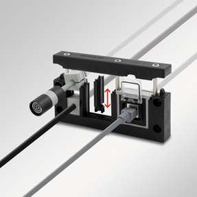 Die KEL‑ERM Vario von Icotek reduziert die Variantenvielfalt mit einer Rahmengröße pro Ausführung und lässt sich dank steckbarer Trennstege flexibel bestücken.