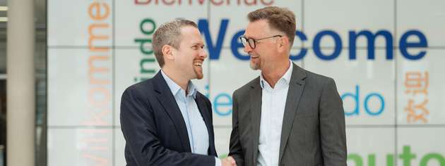 Partnerschaft für Batterierecycling in Europa: Daniel Schönfelder, Leiter des Unternehmensbereichs Battery Materials bei BASF, und Marc Affüpper, Geschäftsführer der TSR Group, kooperieren beim Recycling von Elektroautobatterien in Europa.