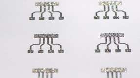 Skalierbare Drucktechnologie für öko-nachhaltige Magnetoelektronik: Sensoren, mittels industrieller Siebdrucktechnik auf eine DIN-A-4-Fläche gedruckt.
