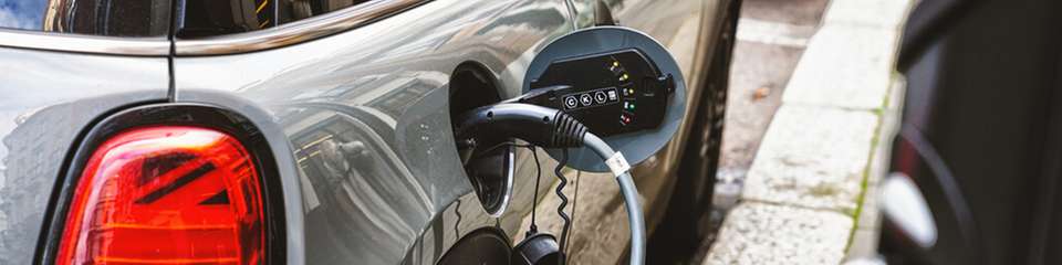 Schurter ALO-Serie: Hochvolt-Sicherungen bis 1.000 VDC und 900 A für E-Fahrzeuge – UL-zertifiziert, für PDU, BDU und BMS geeignet.