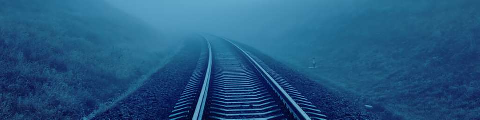 Steckverbinder für Schienenfahrzeuge und Bahninfrastruktur müssen zuverlässig kommunizieren und zugleich hohen Anforderungen an Brandschutz, Dichtigkeit sowie Schock- und Vibrationsfestigkeit standhalten.