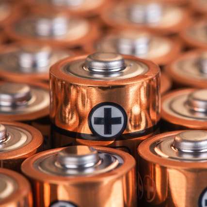 Unter den LI-Batterie-Alternativen stechen Zink-Batterien aufgrund der weitaus größeren Verfügbarkeit von Zinksowie ihrer geringen Toxizität und hohen Sicherheit hervor.