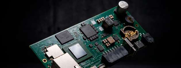 Die neue kompakte 5-Zoll-Industrie-HMI und der miniaturisierte Einplatinencomputer bieten OEMs zwei komplementäre Integrationsoptionen, die auf dem Qualcomm Dragonwing IQ-2390-Prozessor basieren. 