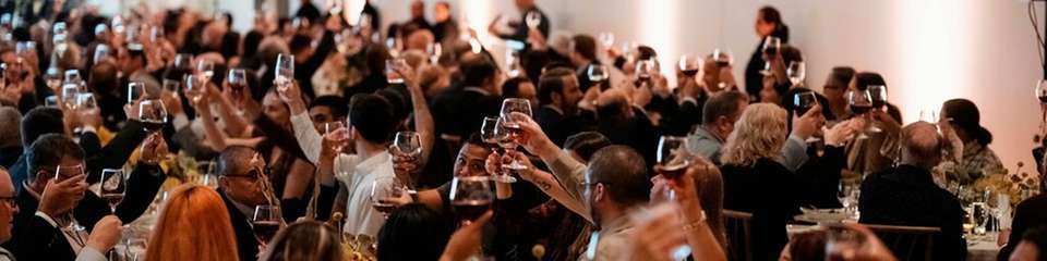 CEO Philip Harting und Jon DeSouza, Vorstand Marketing und Sales, sprachen beim Jubiläumsfest im Art Institute of Chicago. Gemeinsam mit Mitarbeitenden, Kunden und Partnern feierten sie 40 Jahre Harting in den USA.