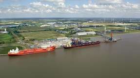 Flüssiggas-Terminal: Rund um den Hafen von Brunsbüttel gibt es nicht nur geeignete Freiflächen, sondern auch potenzielle Abnehmer. 