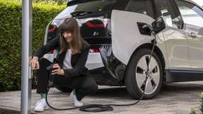 Mit dem neuen universellen Ladekabel will Bosch die Elektromobilität noch kundenfreundlicher machen.