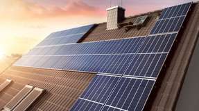 Manche werden eher vom Kauf einer PV-Anlage abgeschreckt, andere sind durch falsche Vorstellungen nach dem Kauf enttäuscht. Daher räumt das Photovoltaik-Netzwerk Baden-Württemberg mit den wichtigsten Mythen zu Solaranlagen auf.