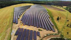 Bettingen: Für die Umsetzung bewältigten die Teams vor Ort einige Hürden, aber nun konnten die schlüsselfertigen Solarparks an den Kunden übergeben werden.