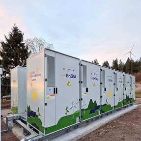 Die Batteriespeicher am Windpark Häusern: Die erzeugten Strommengen aus dem Windpark Häusern lassen sich durch den Speicher flexibler einspeisen.
