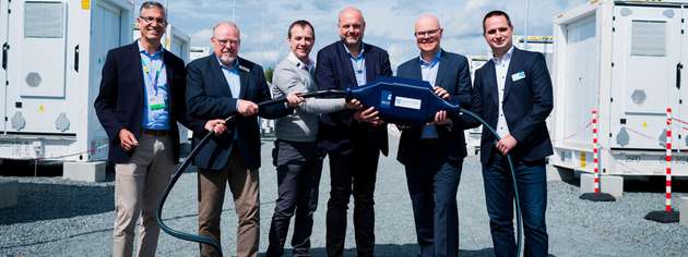Von links nach rechts: Christian Marcks (GLS Bank), Walter Behrens (Kreispräsident), Georg Gallmetzer (Eco Stor), Marc Prätorius (Bürgermeister von Bollingstedt), Tobias Goldschmidt (Minister für Energiewende, Klimaschutz, Umwelt und Natur Schleswig-Holstein) und Steffen Bandelow (SH Netz).