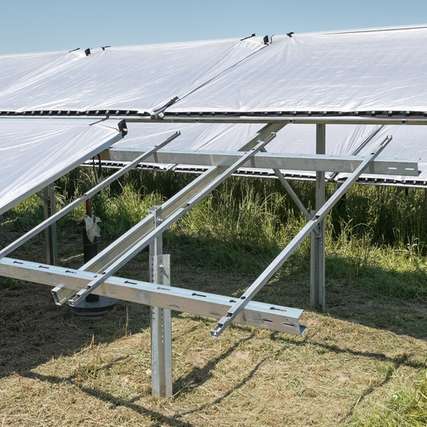 Der freie Montageplatz wartet auf den letzten von 13.200 Solarthermie-Kollektoren des Solarfelds Leipzig West.