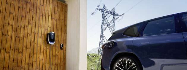 Bidirektionales Laden macht Elektrofahrzeuge zu aktiven Stromspeichern und integriert sie erstmals als Vehicle-to-Grid-Lösung in den deutschen Energiemarkt.