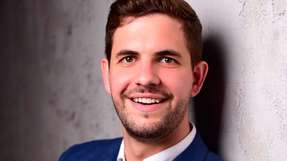 „Nachhaltigkeit im digitalen Zeitalter bedeutet, auf innovative Technologien und intelligente Systemintegration zu setzen, und nicht, die Verantwortung Richtung Verbraucher zu verschieben“, sagt Sascha Fell, Account Manager Cooling & Datacenter bei Schneider Electric.