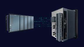 Prozessbus-Lösung Siprotec 5 mit Grandmaster Clock: Die Merging Unit digitalisiert die Messwerte von Messwandlern und überträgt sie als Abtastwerte-Datenstrom über Ethernet an die Siprotec-5-Schutzgeräte.