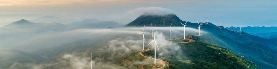 In der öffentlichen Stromerzeugung lagen Wind und Solar 2025 erstmals gemeinsam an der Spitze.