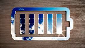 Der Solarpark Schongau wird um einen Batteriespeicher ergänzt. Dieser speichert die erzeugte Energie und speist sie bedarfsgerecht ins Netz ein.