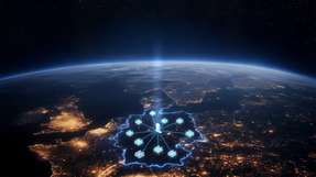 Die gebündelte Speicherkapazität gleicht Schwankungen in der Erzeugung aus erneuerbaren Energien aus, indem sie Angebot und Nachfrage von Strom ausgleicht.