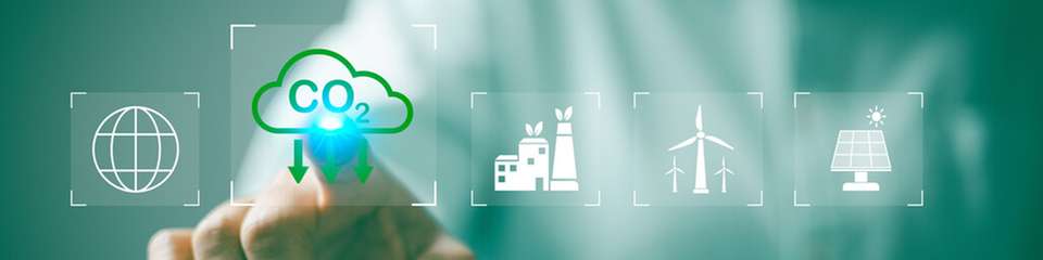 Um CO2 zu senken, muss man zunächst wissen, wo es entsteht. Mithilfe des CO2-Managements werden Emissionsquellen entlang der gesamten Wertschöpfungskette – vom Einkauf und der Logistik bis hin zum Produktdesign – identifiziert und reduziert. 