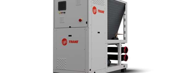Die modularen Scroll-Kältemaschinen der Baureihe FLEX N sind bis zu sechs Geräte kombinierbar. Sie nutzen das Kältemittel R290 und erreichen Kühlleistungen von 64 bis 125 kW pro Einheit.