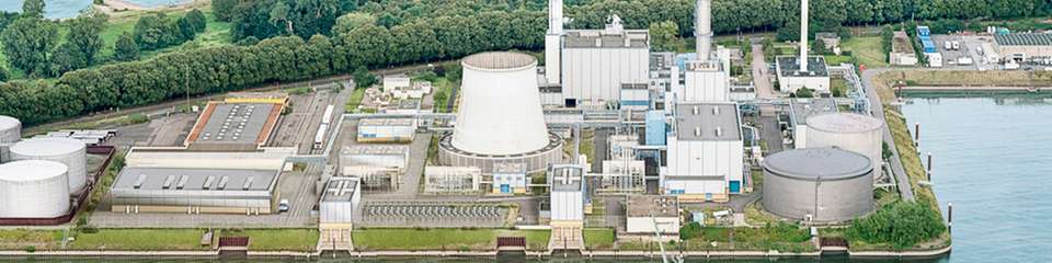 Luftaufnahme des RheinEnergie-Standorts Köln-Niehl am Niehler Hafen: Hier entsteht Europas größte Flusswasser-Wärmepumpe mit 150 Megawatt Leistung – Betriebsbeginn 2028.