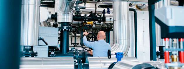 Wärmetauscher erschließen industrielle Abwärme für die Nutzung in benachbarten Gebäuden und Betrieben sowie über Wärmenetze.