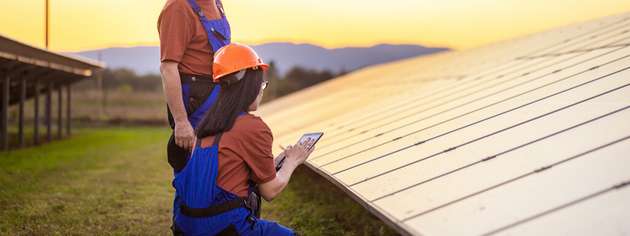 Sinkende Erträge, Ausfälle, fehlende Ersatzteile, defekte Wechselrichter sowie steigende Reparaturkosten können auf Modernisierungsbedarf im Solarpark hinweisen. Am Anfang steht eine Zustands- und Leistungsanalyse. 