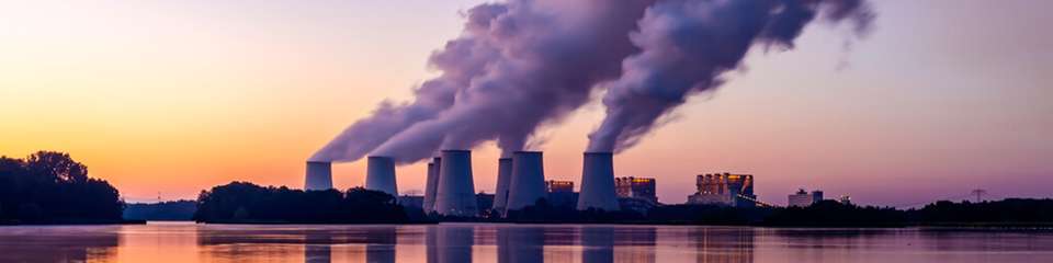 Industriebetriebe arbeiten an Anlagen, die das CO2 aus den Abgasen trennen und das Gas soll anschließend für Produkte genutzt oder unter der Erde gespeichert werden.