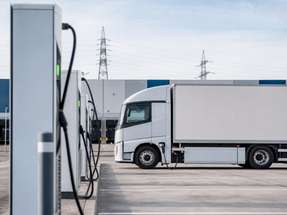 Ein Bericht des Fraunhofer-Instituts ISI und des International Council on Clean Transportation (ICCT) zeichnet ein detailliertes Bild davon, wo und wann bis 2045 in Europa Bedarf an Ladestationen für batterieelektrische Lkw entstehen könnte. 