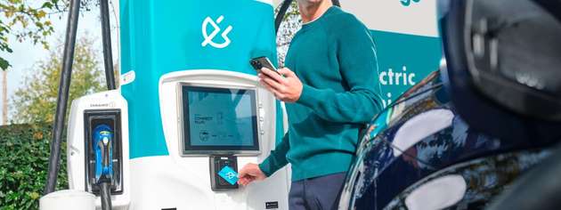 Aus Sicht vieler E-Auto-Fahrer gewinnt die öffentliche Ladeinfrastruktur an Qualität und Elektroautos werden immer häufiger für Langstrecken genutzt.