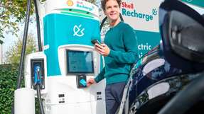 Aus Sicht vieler E-Auto-Fahrer gewinnt die öffentliche Ladeinfrastruktur an Qualität und Elektroautos werden immer häufiger für Langstrecken genutzt.