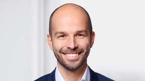 Dr. Clemens Wolf verantwortet bei Rothbaum das Geschäftsfeld Digital Operations. Sein Ziel ist es, mit Klienten aus Industrie und Handel die Digitalisierung voranzutreiben und die Operations mit modernen Technologien zu unterstützen. Der promovierte Astrophysiker war zuvor als Data Scientist in der Lufthansa Gruppe und bei Kion tätig.