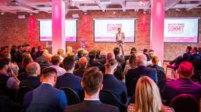 Im Video sehen Sie die Highlights des letztjährigen INDUSTRY.forward SUMMIT, der in die 6. Runde geht! Am 24. und 25. Juni 2025 werden Entscheidungsträger zusammengebracht und Impulse für die Führungskräfte der Industrie gegeben.