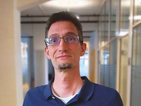 Dr. Thomas Kopfstedt ist seit 2021 Mitglied der Geschäftsführung von Knowtion und konzentriert sich in dieser Funktion darauf, neue Technologien in die Produkte der Kunden zu bringen. Seine Expertise hat er über mehrere Stationen in der Automobilzuliefererindustrie und der Wehrtechnik mit Focus auf Fahrassistenzfunktionen und hochautomatisierte Funktionen erworben. In seiner Freizeit ist Dr. Kopfstedt seit vielen Jahren im IEEE aktiv und bekleidet dort aktuell Funktion des Vice Chair für die Deutsche Section des IEEE.