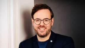 Christoph Haß gestaltet als Geschäftsführer bei Possehl Digital die digitale Zukunftsfähigkeit des industriellen Mittelstands. Possehl Digital investiert in Digitalunternehmen, deren Lösungen in der Praxis mittelstandstauglich funktionieren. Der Ansatz: Was in der Gruppe mit 200 Industrieunternehmen wirkt, hilft auch anderen. So ist ein wachsendes Portfolio mit bisher 9 Beteiligungen entstanden.  