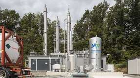 An der CO2-Abfüllanlage der MVV-Bioabfallvergärung in Dresden wird das flüssige Treibhausgas abgefüllt und anschließend
abtransportiert 