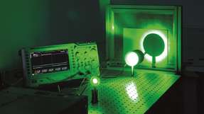 Sichtbares Streulicht vom 532nm Laserausgang eines Lasers im Labor vom InnoLas Laser in Krailling.