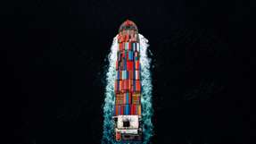 Die Mitgliedsstaaten der Zentralkommission für die Rheinschifffahrt haben sich darin verpflichtet, bis 2050 Treibhausgase und andere Schadstoffe weitgehend zu eliminieren. 