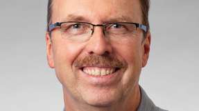  Jürgen Skowaisa, Produktmanager für Radar bei Vega, betont: „Die neuen Radarsensoren lassen sich problemlos auf bestehende Halterungen setzen – das spart Zeit und vermeidet Umbauten.“