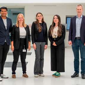 Die Forschungsgruppe „Supply Chain Digitalisation“ entwickelt digitale, KI-gestützte Plattformlösungen zur automatisierten Produktkonfiguration und Prozessoptimierung entlang der Lieferkette – praxisnah, skalierbar und branchenübergreifend einsetzbar.