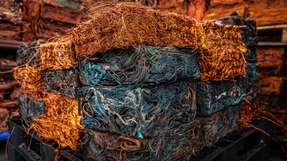 Aus den Rohstoﬀen werden neben Kupfer zahlreiche andere Metalle wie Nickel, Zink, Zinn und Edelmetalle gewonnen. 