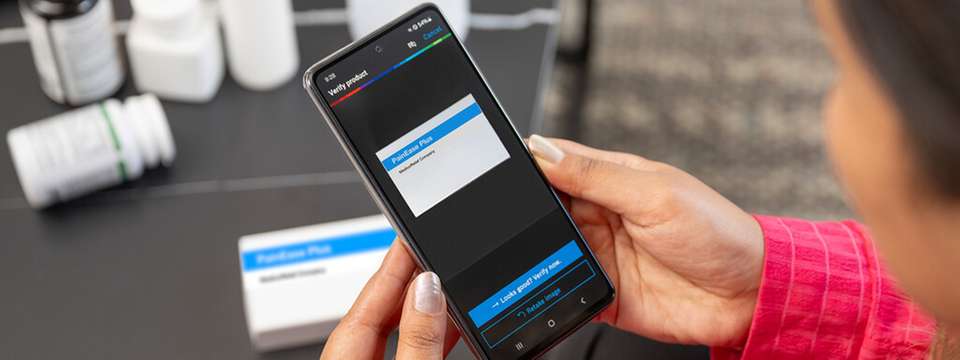 Die Verpackung wird per Smartphone-App erfasst und analysiert. 
