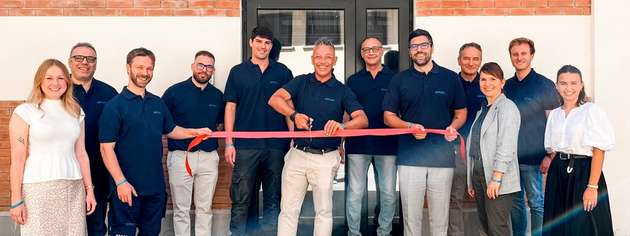 Mit dem symbolischen Durchschneiden des Bandes wurde Optima Machinery Italy in Bologna offiziell eröffnet.