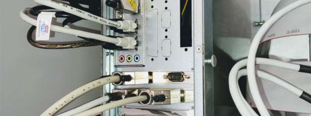 IPC im Schaltschrank einer Fräsmaschine.